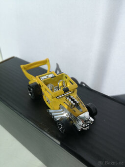 autíčko hot wheels Bone Shaker - otvírák na láhve - 4