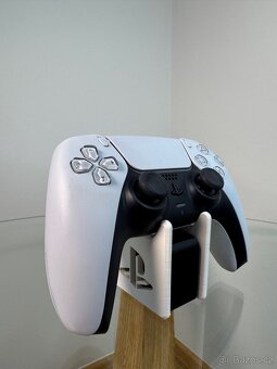 Stojánek na ovladač PS5 – 3D tisk - 4