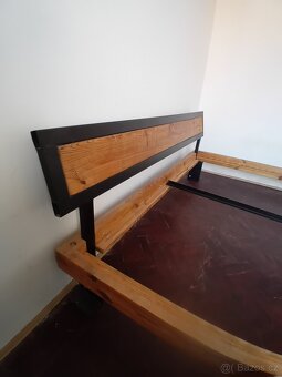 Masivní postel 200x200cm + rošty - 4