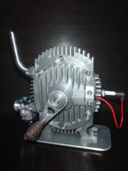 Velký (výška 25cm) výukový model Wankelova motoru - 4