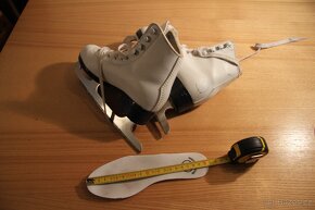 Kožené brusle zavazovací vel. 32, stélka 20,5cm - 4