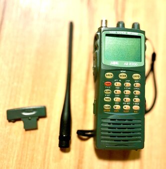 Profesionální širokopásmový přijímač AOR AR-8200 - 4