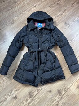 KRÁSNÝ DÁMSKÝ PÉŘOVÝ KABÁT zn. ZARA vel. M - 4