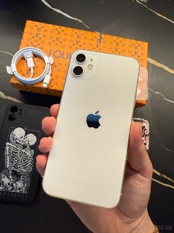 iPhone 11 - 256gb + příslušenství - 4