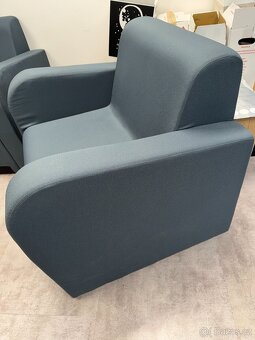 Prodám moderní křeslo elegantní a pohodlné - 4