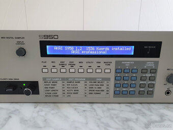 Sampler Akai S950 jako nový - 4