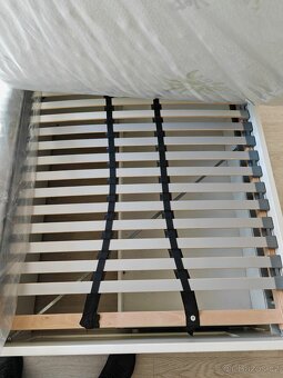 Postel Ikea Brimnes 180x200 včetně nových matrací - 4