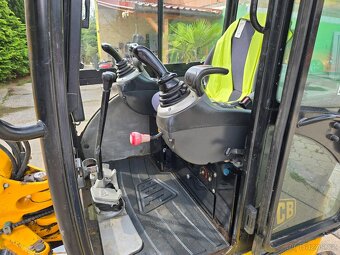 Prodám JCB 8025 najeto 4500mth 3x.lžíce nový podvozek - 4