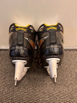 BRANKÁŘSKÉ BRUSLE BAUER SUPREME 3S PRO vel. 39/5 EE - 4