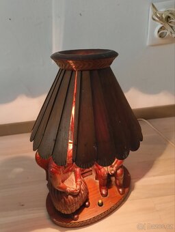 Dřevěná stolní lampa - 4