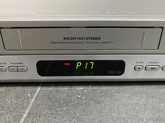 Zánovní videorekordér PHILIPS VR550 v TOP stavu - 4