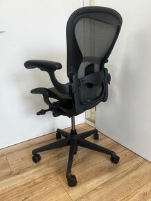 Kancelářská židle Herman Miller Aeron Remastered Full - 4