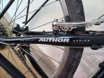 Author Traction Respect Series 17" - 4