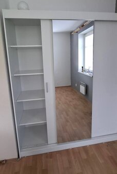 Skříň s posuvnými dveřmi - 4