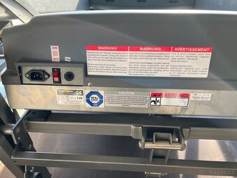 TUNTURI T40 profesionální běžecký pás - 4