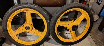 Manet Korado kola s bubny - 4