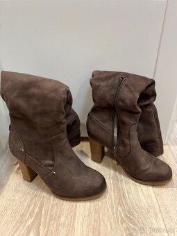 Hnědé kozačky 38 Baťa s kožíškem - 4