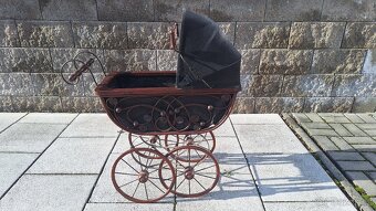 Starý kočárek pro panenky - 4