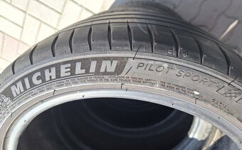 Prodám letní pneu 235/40/18 Dunlop - 4