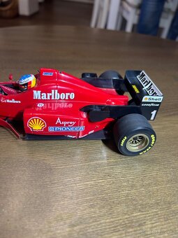 Ferrari F310 1:18 - 4