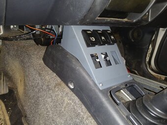 SUZUKI JIMNY konzole na tlačítka, vypínače - 4