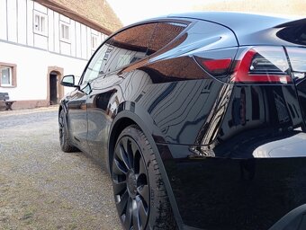 Tesla Model Y Performance - 4