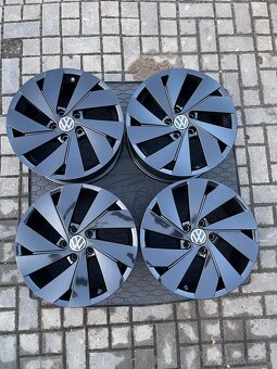 ORIGINÁL Alu Volkswagen Belmont R17, 5x112 - TOP STAV - 4