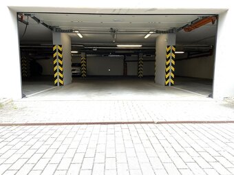 PRODEJ GARÁŽOVÉHO STÁNÍ  NA ULICI ŘÍČANSKÁ, BRNO-BYSTRC - 4