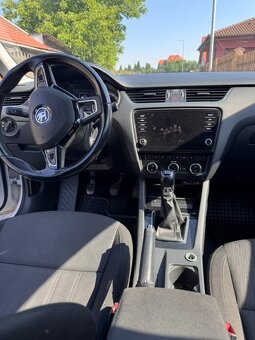 Osobní automobil ŠKODA OCTAVIA - 4