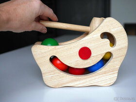 Dřevěná zatloukačka s kuličkami Plan Toys pro děti od 2 let - 4
