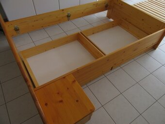 Dřevěná postel z masivu - 4