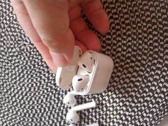 Apple Airpods 1. -2 - 4