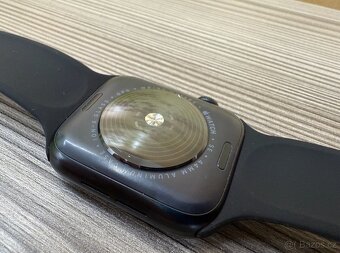 Apple Watch SE 2022 44mm černé, pěkný stav - 4