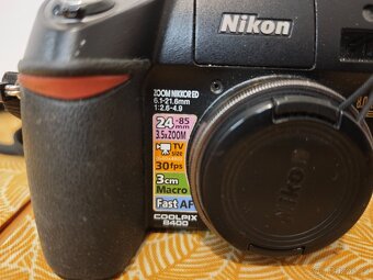 Nikon E 8400 - 8Mpix - 4