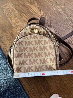 Mini batůžek Michael Kors - 4