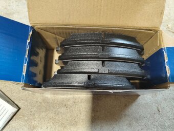 Sada brzdových destiček kotoučová brzda BOSCH 0 986 494 712 - 4