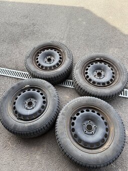 Zimní pneu 215/60R16 2xpirelli 2xcontinentalna plech diskách - 4