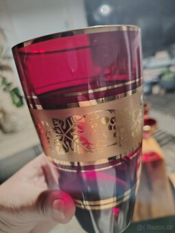 Granátové sklo se zlatým zdobením - 4