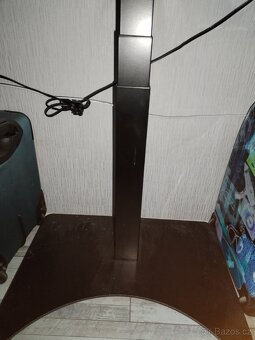 Elektricky stavitelný pracovní stůl, kancelářská židle - 4