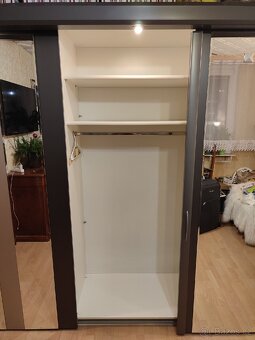 Šatní skříň Hülsta Metis Plus se zrcadlem a osvětlením - 4