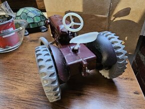 Krásný bakelitový traktor Zetor 25 s krabicí - 4