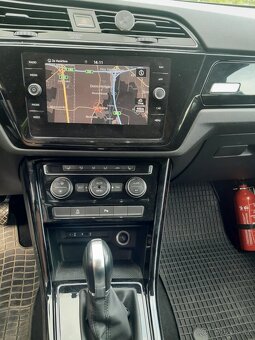 Prodám VW TOURAN , 2.0TDI DSG 110Kw,7míst - 4