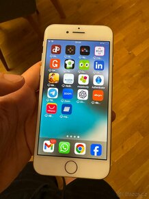 IPHONE 8 64gb ve výborném stavu s kabelem, krytem a krabičko - 4