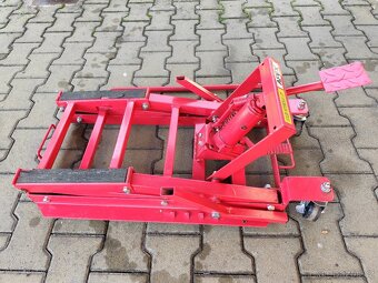 Prodám servisní zvedák na motorky APEX - 4