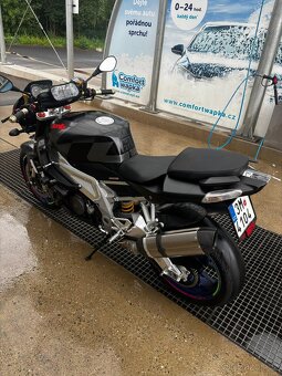 Aprilia RSV Tuono 1000 RR - 4