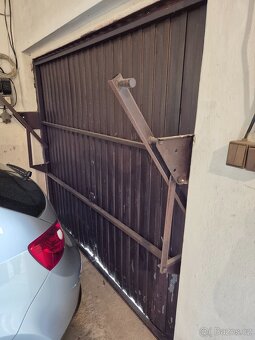 Prodám plechová výklopná garážová vrata - 4