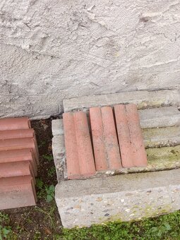 Betonové obrubníky krátké, dlouhé + 3 palisády. - 4