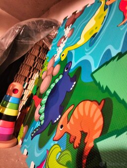 Prodám měkké pěnové bloky na podlahu Wiky – dinosauři (20 dí - 4