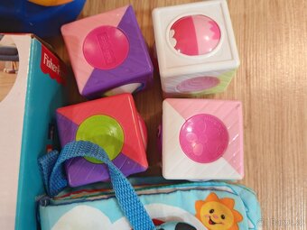 fisher price šnek, pejsek, kostky, snídaňový set, lamaze páv - 4