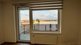 Pronájem bytu 1+kk s balkonem, Nová Tesla - 4